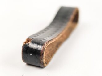 Schieber für ein Zweidornkoppel , schwarzes Leder, Innenmaß 48mm, Nachkriegsfertigung