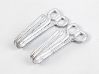 Paar Koppelhaken für eine Feldbluse der Wehrmacht, Aluminium