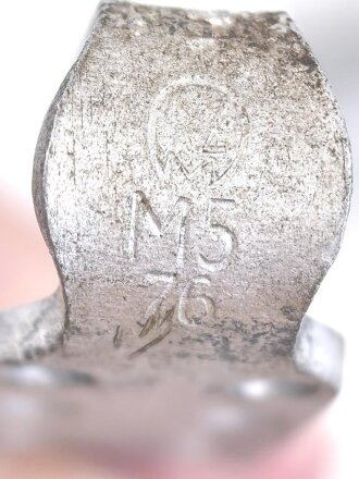 Drei Haken für eine Dienstbluse für Parteiverbände. Aluminium, M5/ 76