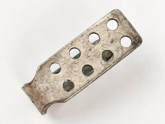 Koppelhaken für eine Dienstbluse für Angehörige von Parteiverbände. Buntmetall versilbert