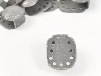 Schoßknopf Eisen, feldgrau lackiert, sie erhalten ein (1 ) Stück