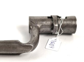 Frankreich, Tüllenbajonett 3 kantig, Typ  Modell AN 9 , wohl deutsches Beutestück, leicht gekürzt, Gesamtlänge 52,5 cm, Tüllenöffnung oben 22mm, Tüllenlänge 68 mm, deutsche Abnahme, 