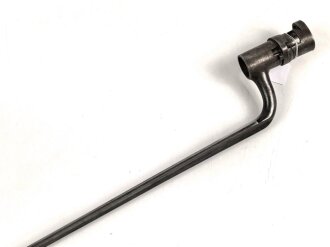 Frankreich, Tüllenbajonett 3 kantig, Typ  Modell AN 9 , wohl deutsches Beutestück, leicht gekürzt, Gesamtlänge 52 cm, Tüllenöffnung oben 22mm, Tüllenlänge 68 mm, deutsche Abnahme,