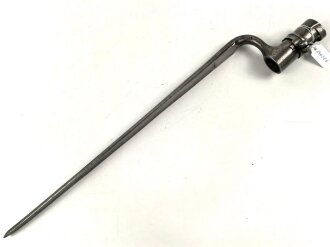 Frankreich, Tüllenbajonett 3 kantig, Typ  Modell AN 9 , wohl deutsches Beutestück, leicht gekürzt, Gesamtlänge 45,2 cm, Tüllenöffnung oben 22mm, Tüllenlänge 66,5 mm,