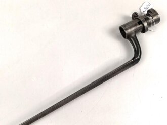 Frankreich, Tüllenbajonett 3 kantig, Typ  Modell AN 9 , wohl deutsches Beutestück, leicht gekürzt, Gesamtlänge 51,2 cm, Tüllenöffnung oben 22mm, Tüllenlänge 68 mm, deutsche Abnahme W mit Krone
