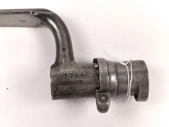 Frankreich, Tüllenbajonett 3 kantig, Typ  Modell AN 9 , wohl deutsches Beutestück, leicht gekürzt, Gesamtlänge 51,2 cm, Tüllenöffnung oben 22mm, Tüllenlänge 68 mm, deutsche Abnahme W mit Krone