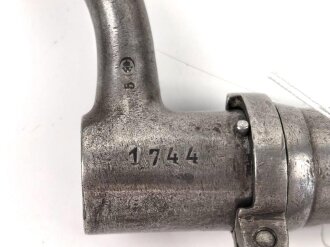 Frankreich, Tüllenbajonett 3 kantig, Typ  Modell AN 9 , wohl deutsches Beutestück, leicht gekürzt, Gesamtlänge 51,2 cm, Tüllenöffnung oben 22mm, Tüllenlänge 68 mm, deutsche Abnahme W mit Krone