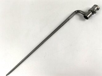 Frankreich, Tüllenbajonett 3 kantig, Typ  Modell AN 9 , wohl deutsches Beutestück, leicht gekürzt, Gesamtlänge 51,2 cm, Tüllenöffnung oben 22mm, Tüllenlänge 68 mm, deutsche Abnahme W mit Krone