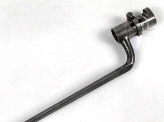 Frankreich, Tüllenbajonett 3 kantig, Typ  Modell AN 9 , wohl deutsches Beutestück, leicht gekürzt, Gesamtlänge 51,2 cm, Tüllenöffnung oben 22mm, Tüllenlänge 68 mm, Abnahme mit Kronenstempel auf KLingenansatz
