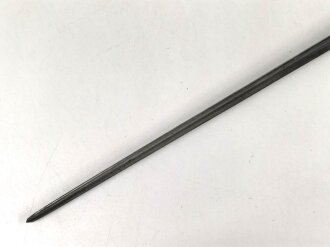 Frankreich, Tüllenbajonett 3 kantig, Typ  Modell AN 9 , wohl deutsches Beutestück, leicht gekürzt, Gesamtlänge 51,2 cm, Tüllenöffnung oben 22mm, Tüllenlänge 68 mm, Abnahme mit Kronenstempel auf KLingenansatz