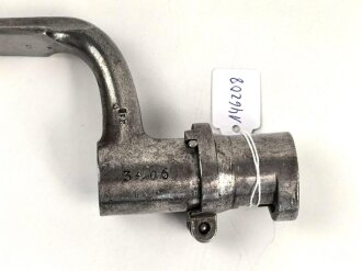 Frankreich, Tüllenbajonett 3 kantig, Typ  Modell AN 9 , wohl deutsches Beutestück, leicht gekürzt, Gesamtlänge 51,2 cm, Tüllenöffnung oben 22mm, Tüllenlänge 68 mm, Abnahme mit Kronenstempel auf KLingenansatz