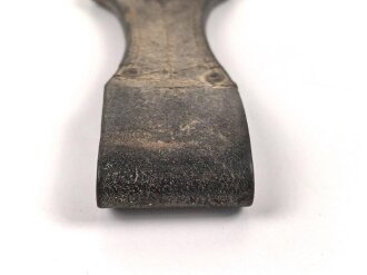 1. Weltkrieg, Koppelschuh für Seitengewehr 98/05 . Ungereinigtes Stück, datiert 1916