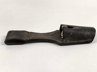 1. Weltkrieg, Koppelschuh für Seitengewehr 98/05 . Ungereinigtes Stück, datiert 1916