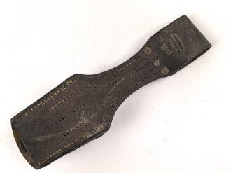 1. Weltkrieg, Koppelschuh für Seitengewehr 98/05 . Ungereinigtes Stück, datiert 1916
