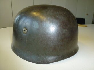 Fallschirmjägerhelm Luftwaffe, Originalstück das leider auseinandergebaut und "restauriert" wurde. Bis auf die beiden seitlichen Schraubnieten in allen Teilen Original, leicht zu verbessern