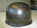 Fallschirmjägerhelm Luftwaffe, Originalstück das leider auseinandergebaut und "restauriert" wurde. Bis auf die beiden seitlichen Schraubnieten in allen Teilen Original, leicht zu verbessern