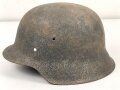 Stahlhelmglocke Modell 1942 . Ungereinigtes Stück mit Heereslackierung, 66er Glocke mit Domstempel
