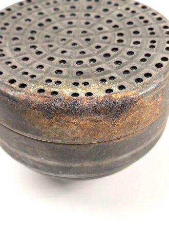 Gasmaskenfilter FE 37 Wehrmacht. Für Übungszwecke verwendetes Stück. Originallack, ungereinigt