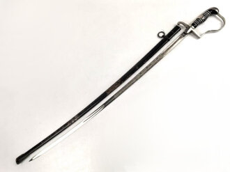 " Kavallerie Regiment 18"  Säbel von Eickhorn Solingen mit beidseitig geätzter Klinge. Sehr seltene Ausführung mit zwei Adlern. Die Klinge in sehr gutem Zustand, die Scheide original lackiert mit diversen Altersspuren, die Griffwicklung teilweise defekt.