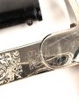 " Kavallerie Regiment 18"  Säbel von Eickhorn Solingen mit beidseitig geätzter Klinge. Sehr seltene Ausführung mit zwei Adlern. Die Klinge in sehr gutem Zustand, die Scheide original lackiert mit diversen Altersspuren, die Griffwicklung teilweise defekt.