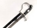 " Kavallerie Regiment 18"  Säbel von Eickhorn Solingen mit beidseitig geätzter Klinge. Sehr seltene Ausführung mit zwei Adlern. Die Klinge in sehr gutem Zustand, die Scheide original lackiert mit diversen Altersspuren, die Griffwicklung teilweise defekt.
