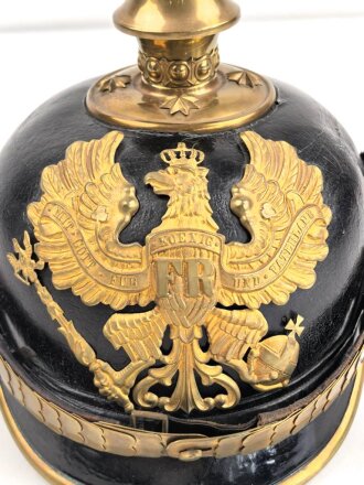 Preussen, Pickelhaube für einen Offizier der Infanterie. Ordentlichers Stück in gutem Gesamtzustand, keine Doppellöcher
