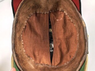 Preussen, Pickelhaube für einen Offizier der Infanterie. Ordentlichers Stück in gutem Gesamtzustand, keine Doppellöcher