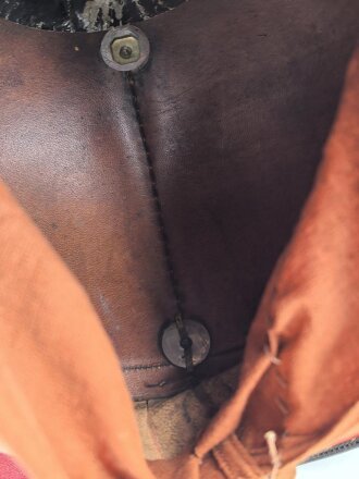 Preussen, Pickelhaube für einen Offizier der Infanterie. Ordentlichers Stück in gutem Gesamtzustand, keine Doppellöcher