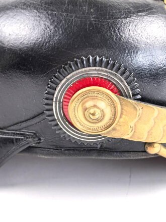 Preussen, Pickelhaube für einen Offizier der Infanterie. Ordentlichers Stück in gutem Gesamtzustand, keine Doppellöcher