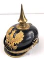 Preussen, Pickelhaube für einen Offizier der Infanterie. Ordentlichers Stück in gutem Gesamtzustand, keine Doppellöcher