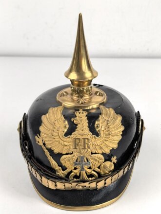 Preussen, Pickelhaube für einen Reserve Offizier der Infanterie. Ordentliches Stück in gutem Gesamtzustand, keine Doppellöcher