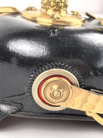 Preussen, Pickelhaube für einen Reserve Offizier der Infanterie. Ordentliches Stück in gutem Gesamtzustand, keine Doppellöcher