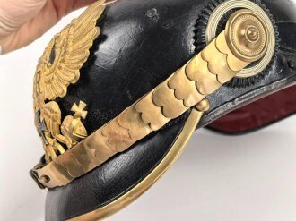 Preussen, Pickelhaube für einen Reserve Offizier der Infanterie. Ordentliches Stück in gutem Gesamtzustand, keine Doppellöcher