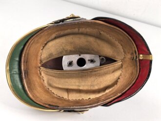 Preussen, Pickelhaube für einen Reserve Offizier der Infanterie. Ordentliches Stück in gutem Gesamtzustand, keine Doppellöcher