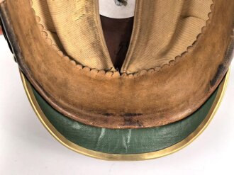 Preussen, Pickelhaube für einen Reserve Offizier der Infanterie. Ordentliches Stück in gutem Gesamtzustand, keine Doppellöcher