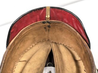 Preussen, Pickelhaube für einen Reserve Offizier der Infanterie. Ordentliches Stück in gutem Gesamtzustand, keine Doppellöcher