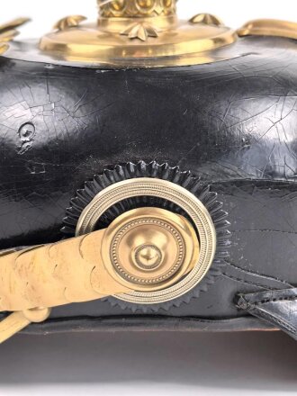 Preussen, Pickelhaube für einen Reserve Offizier der Infanterie. Ordentliches Stück in gutem Gesamtzustand, keine Doppellöcher
