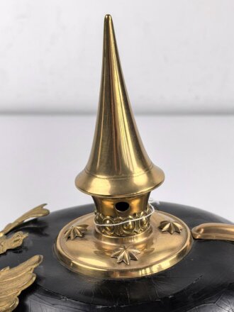 Preussen, Pickelhaube für einen Reserve Offizier der Infanterie. Ordentliches Stück in gutem Gesamtzustand, keine Doppellöcher