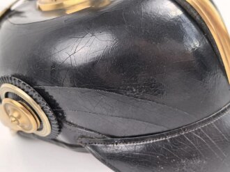 Preussen, Pickelhaube für einen Reserve Offizier der Infanterie. Ordentliches Stück in gutem Gesamtzustand, keine Doppellöcher