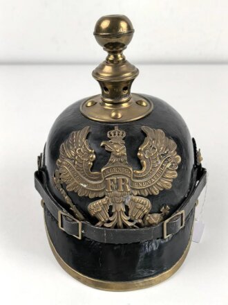 Preussen, Pickelhaube für Mannschaften der Artillerie. Aus alt- und neuteilen zusammengebautes Stück