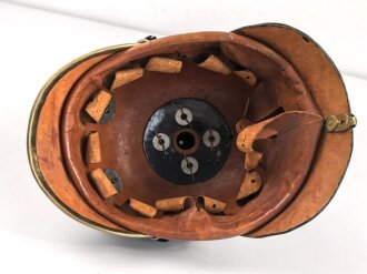 Preussen, Pickelhaube für Mannschaften der Artillerie. Aus alt- und neuteilen zusammengebautes Stück