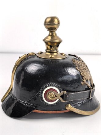 Preussen, Pickelhaube für Mannschaften der Artillerie. Aus alt- und neuteilen zusammengebautes Stück
