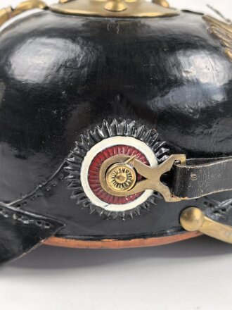 Preussen, Pickelhaube für Mannschaften der Artillerie. Aus alt- und neuteilen zusammengebautes Stück