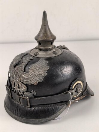 Preussen 1. Weltkrieg, feldgraue Pickelhaube für Mannschaften der Infanterie. Kammerstück des Regiment 40 ?, Hersteller und 1916 gestempelt