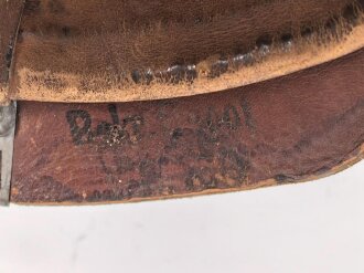 Preussen 1. Weltkrieg, feldgraue Pickelhaube für Mannschaften der Infanterie. Kammerstück des Regiment 40 ?, Hersteller und 1916 gestempelt