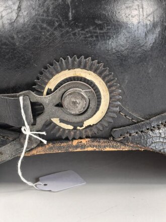 Preussen 1. Weltkrieg, feldgraue Pickelhaube für Mannschaften der Infanterie. Kammerstück des Regiment 40 ?, Hersteller und 1916 gestempelt