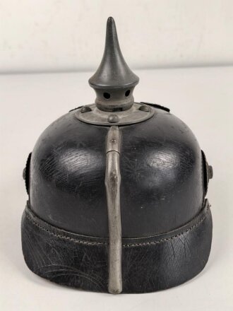 Preussen 1. Weltkrieg, feldgraue Pickelhaube für Mannschaften der Infanterie. Kammerstück des Regiment 40 ?, Hersteller und 1916 gestempelt
