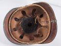 Preussen 1. Weltkrieg, feldgraue Pickelhaube für Mannschaften der Infanterie. Kammerstück des Regiment 40 ?, Hersteller und 1916 gestempelt