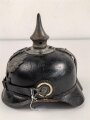 Preussen 1. Weltkrieg, feldgraue Pickelhaube für Mannschaften der Infanterie. Kammerstück des Regiment 40 ?, Hersteller und 1916 gestempelt