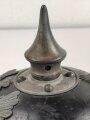 Preussen 1. Weltkrieg, feldgraue Pickelhaube für Mannschaften der Infanterie. Kammerstück des Regiment 40 ?, Hersteller und 1916 gestempelt